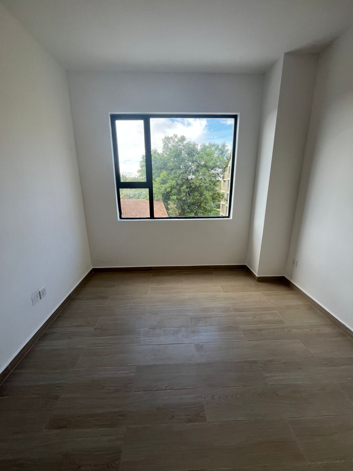 2-Bed Apartments, Gym, Pool & Lift (13)