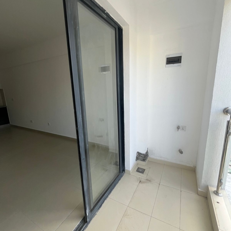 2-Bed Apartments, Gym, Pool & Lift (7)