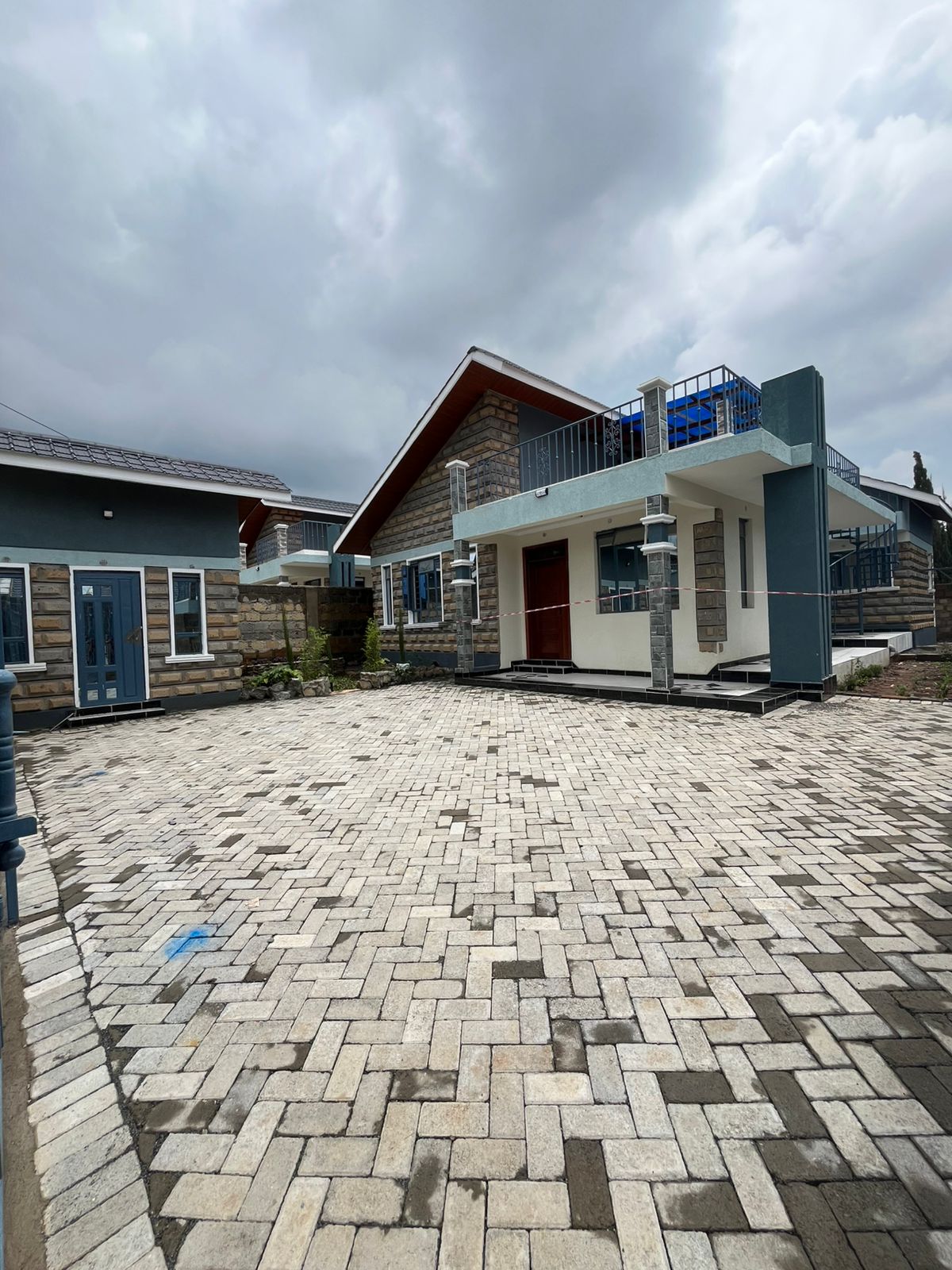 Newly built 3 Bedroom All Ensuite + DSQ with Pergola (11)